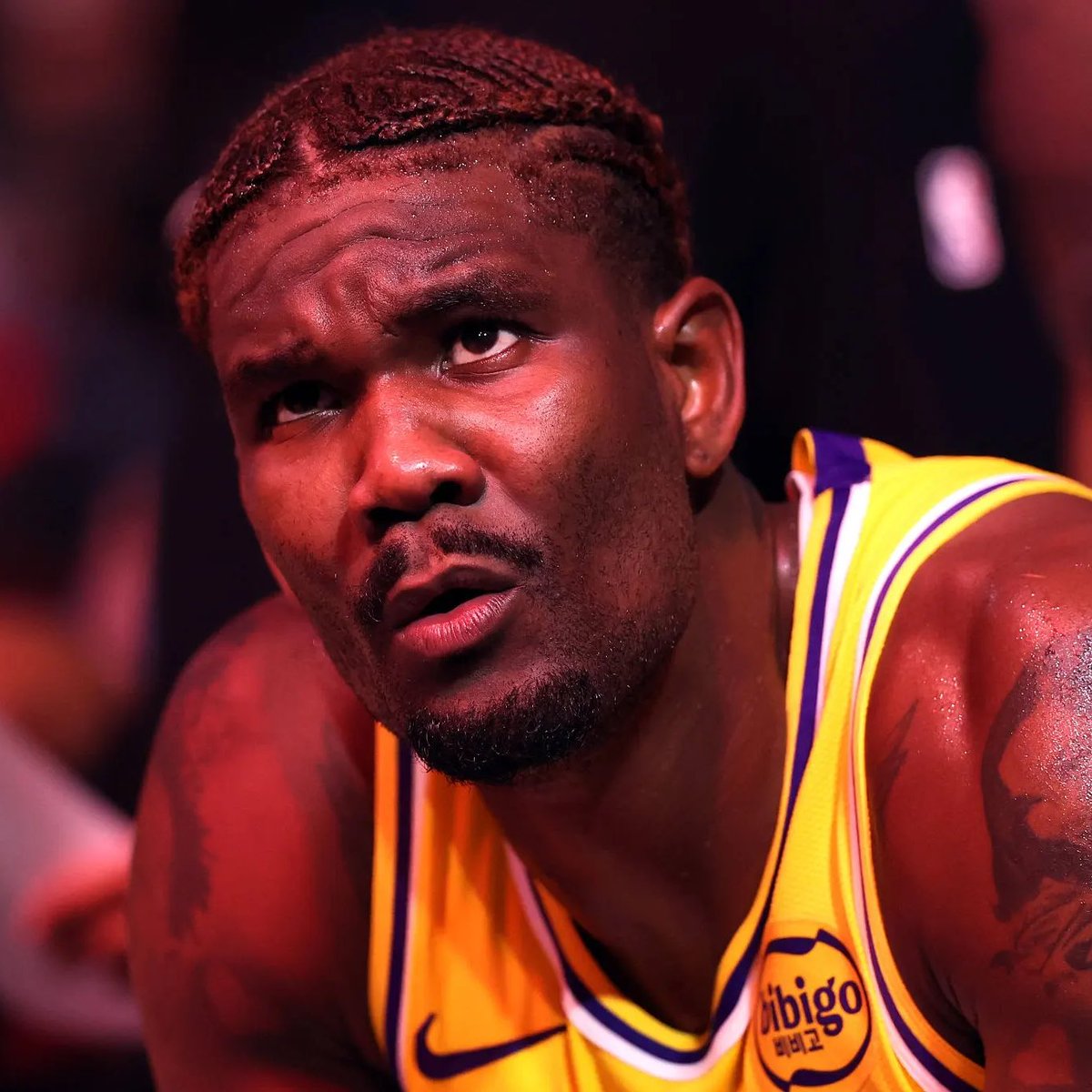 LegionHoops's tweet photo. Deandre Ayton tonight:

21 points
13 rebounds
8/11 FG

They stopped feeding him the ball late. No idea why. https://t.co/akbQSyuohT