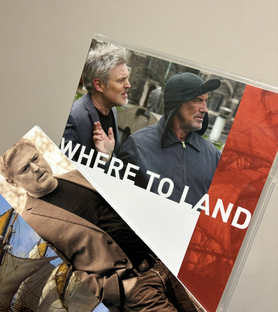 劇場公開されるハル・ハートリーの「トゥ・ランド」。去年クラファンで届いたきりだったがこの機会にとようやく観賞。長い年月を経た彼の「land」であるし、「and begin again」でもある？とにかく今作もしっかり“ハル・ハートリー印”です。