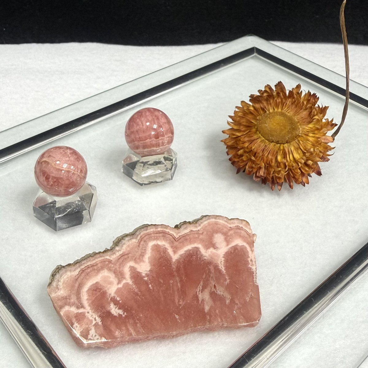 インカローズの原石スライスと丸玉です♪ アルゼンチン産、インカ