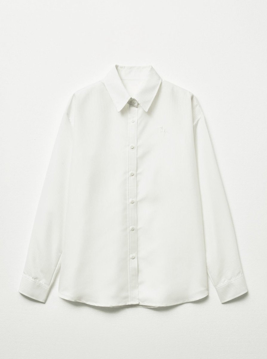 #RT 추첨 5분께 헬레네파리스 오버핏 셔츠를 드립니다 

*헬레네파리스제품제공 

곧 개강이니까 휘뚤마뚤 오버핏 셔츠 하나쯤은 잇어야겠지요 아우터처럼 툭 걸쳐도 좋고 여기에 치마, 넥타이까지 하면 스쿨룩 완성 ㅎㅎ