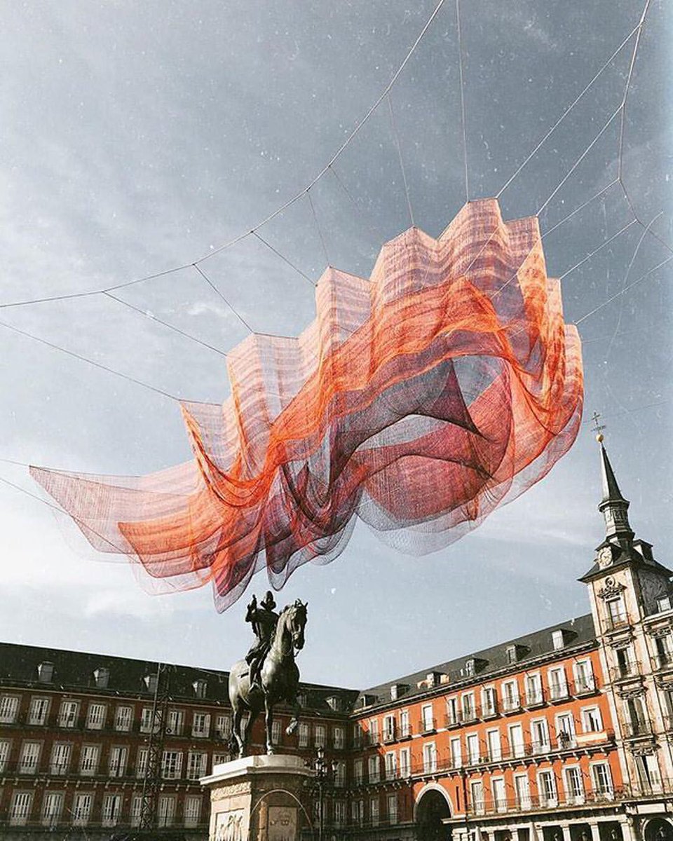 womensart1's tweet photo. Artist Janet Echelman's giant floating sculpture, Madrid,2018 #WomensArt https://t.co/yrz9ikATkh