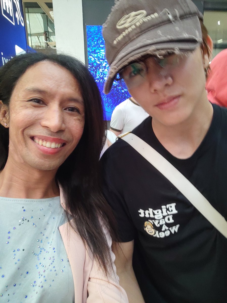 SweetieGene20's tweet photo. Been fangirling since 2022, I finally met you Clyde @clydethewolffee 😍❤️✨

Ang gwapo mo talaga in person. Na shy talaga ako kasi ang haggard ko after work at kung anu ano na lang sinabi ko 😄 Pasensya po.

Thanks for the selfie 😍 Appreciate you

#SweetieGene #ClydeMartinGarcia https://t.co/pMTG8Cta4y