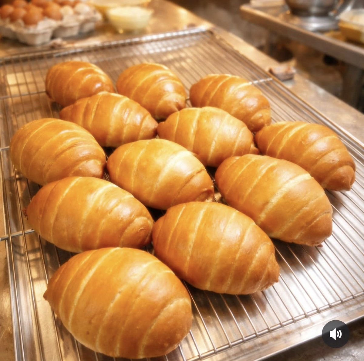 polapola98's tweet photo. It's easy to fall in love with you again & again & again... 🤗🐧
#BakeUrban #BakeUrbanCafe #shiopan https://t.co/9jXabM5LTx