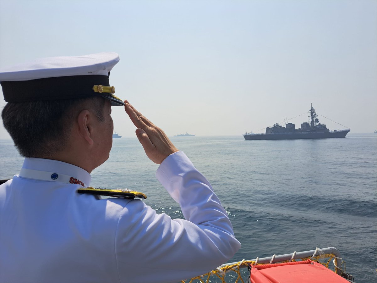 JMSDF_PAO's tweet image. Following #IFR2026_India hosted by @Indiannavy, #JMSDF Vice Chief of Staff KUNIMI expressed appreciation for their #MEDEVAC from #JS_YUUDACHI, professional medical care &amp;amp; commitment as first responders🤝
See the link below for details. #MILAN2026 #FOIP
facebook.com/share/p/1GdwD6…