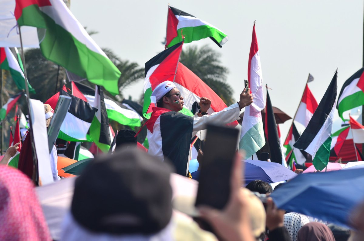 FrstHand tweet media