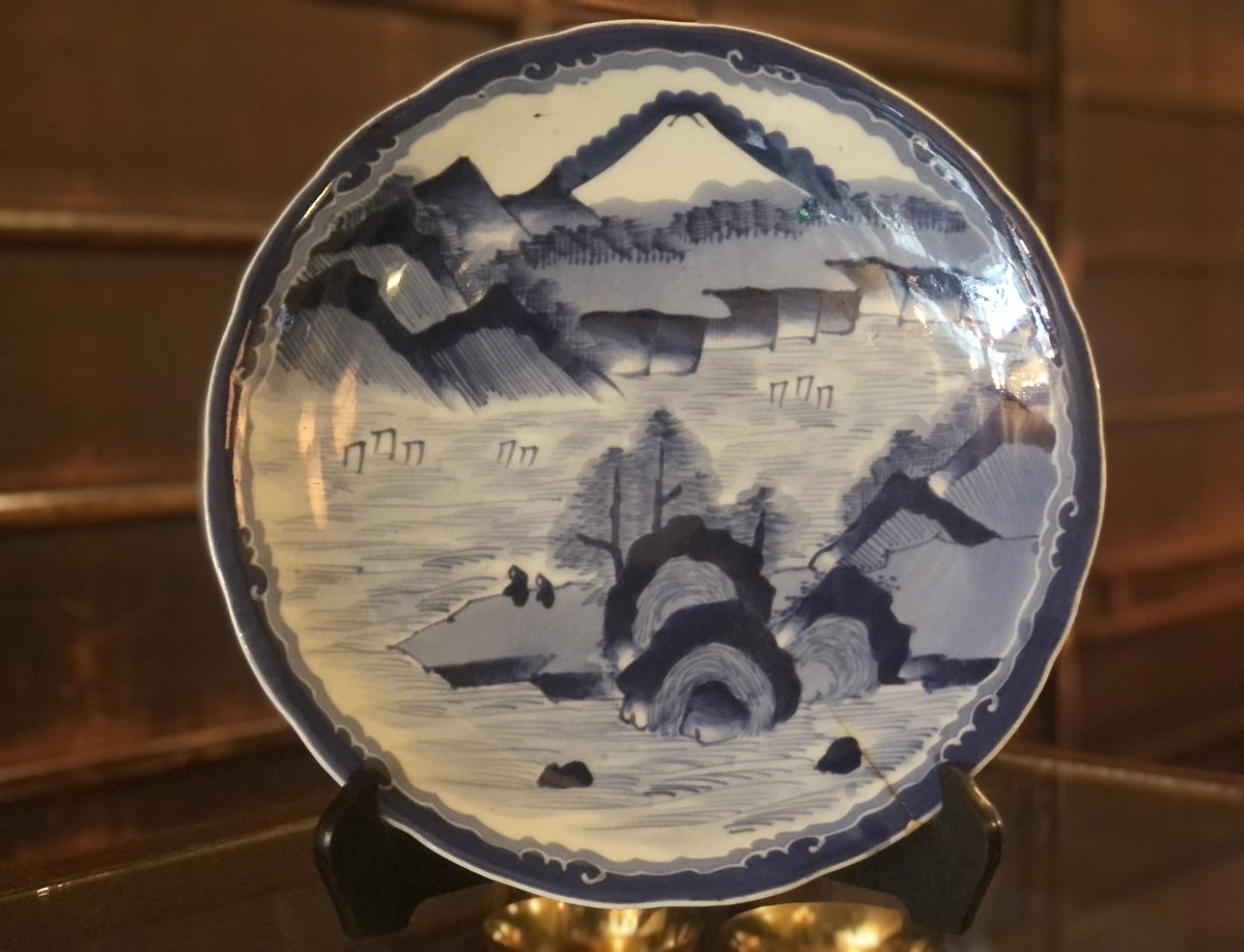 入荷】 古伊万里染付皿（34.5㎝/江戸後期/タチ傷有） 呉須の濃淡、墨