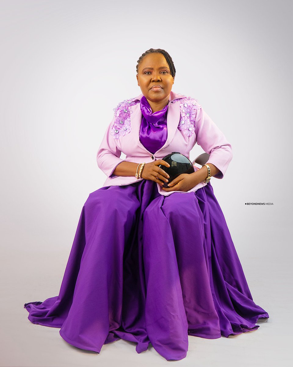 This is the part where my mum clocks 60 and officially retires from active civil service.

BTW, I styled my mum 🤗