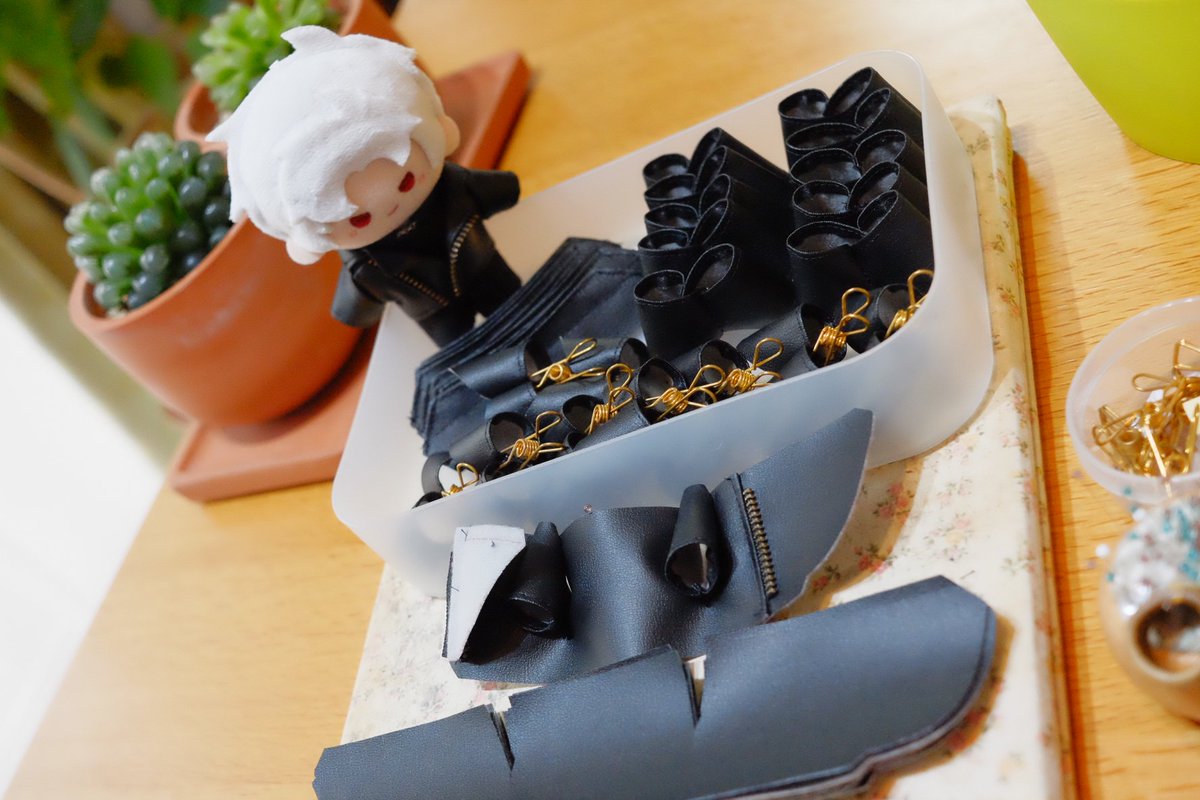 @ ___xsi 今日、明日でファスナーつけたいな お天気を確認してなくて☔ 明日郵便