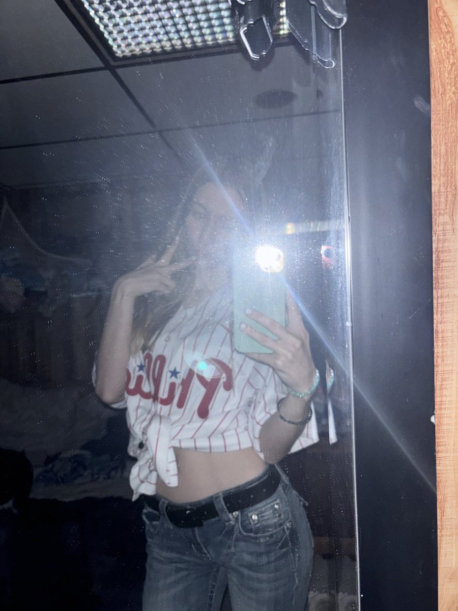 reveluvtzu's tweet image. my eyes have been blessed #twice #philly 🫶🫶 encore: feel special, twice song; missing: mina, dahyun