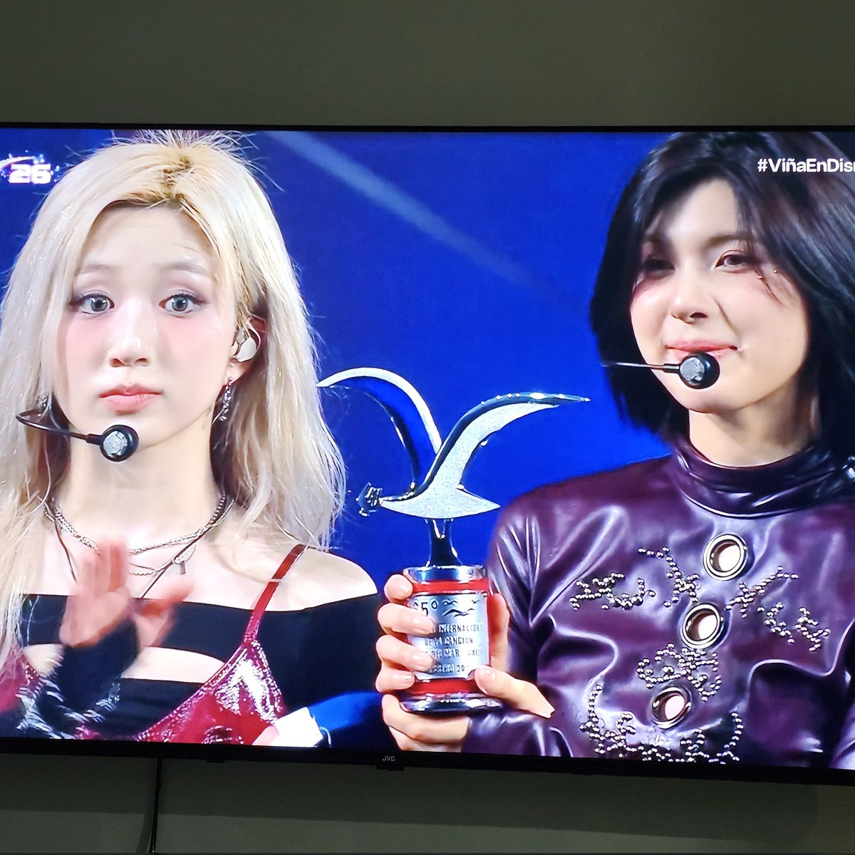 NMIXXP0PBASE's tweet photo. NMIXX have just won the top prizes and recognitions at the Viña del Mar International Song Festival, the Silver Seagull and the Gold Seagull 😭🩵🔥

VIÑA BAILA CON NMIXX
#NMIXXenViñaDelMar
#NMIXX #엔믹스 🇨🇱 https://t.co/kGsE3OLZdZ