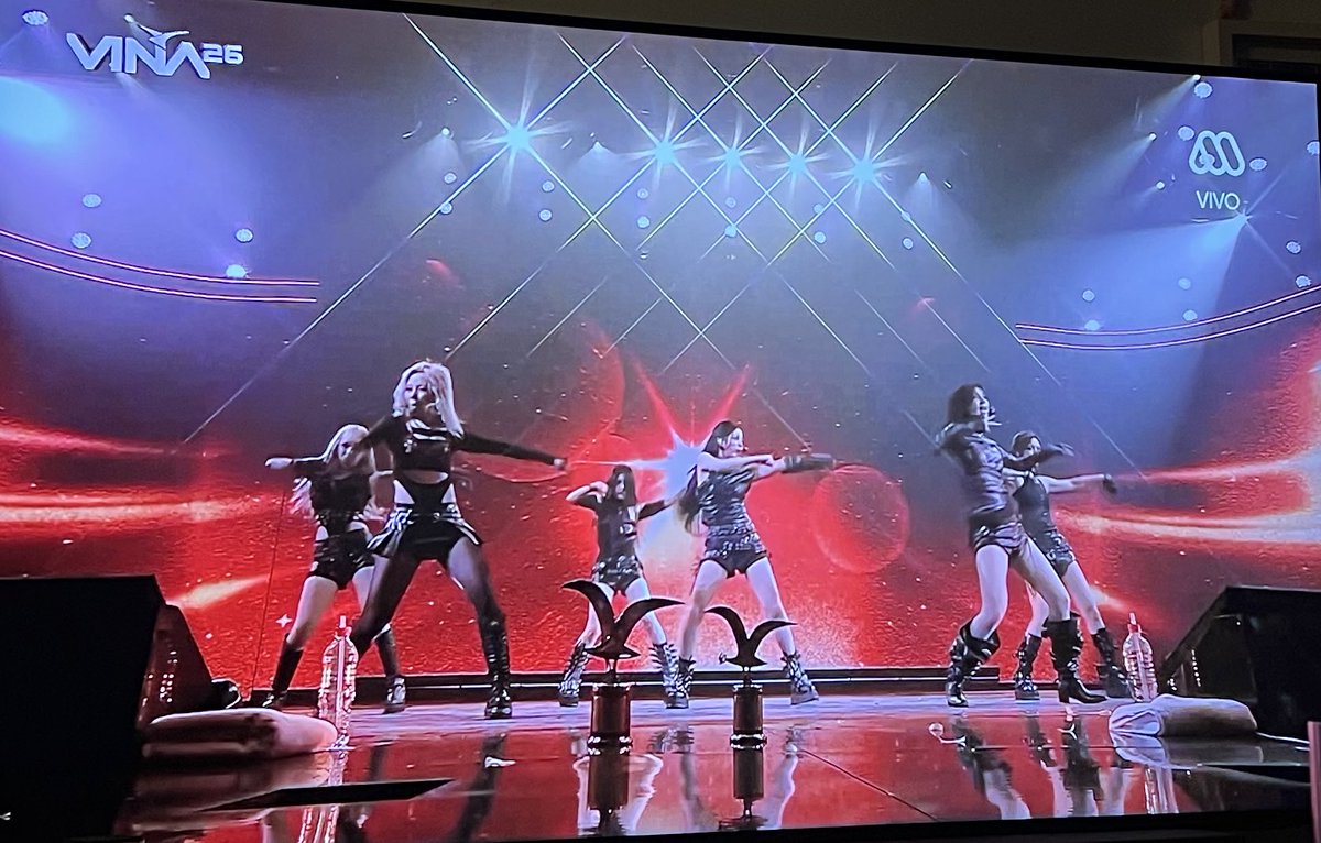 las nmixx llegando a corea: un bongsang lo gana cualquiera pero ustedes no tienen de estas !!!!