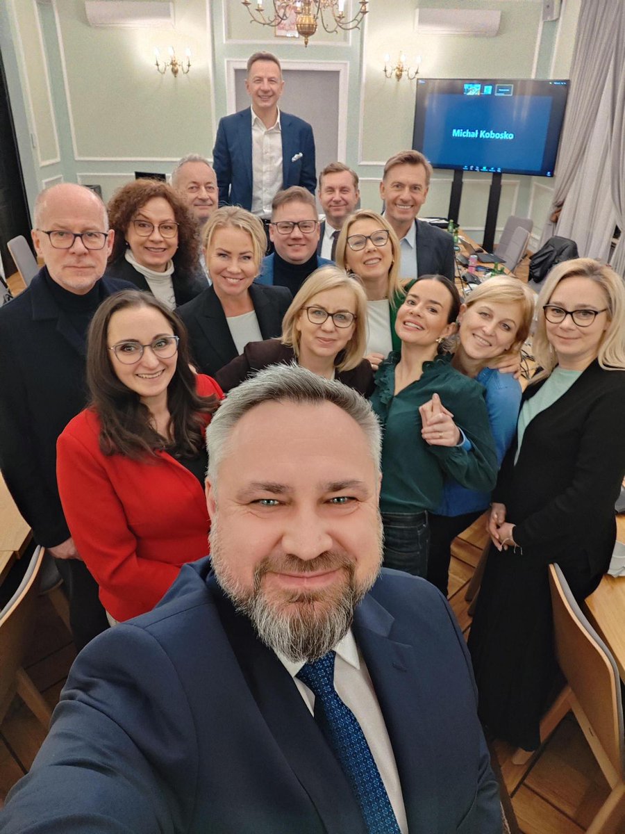 Paulina Hennig-Kloska tweet media