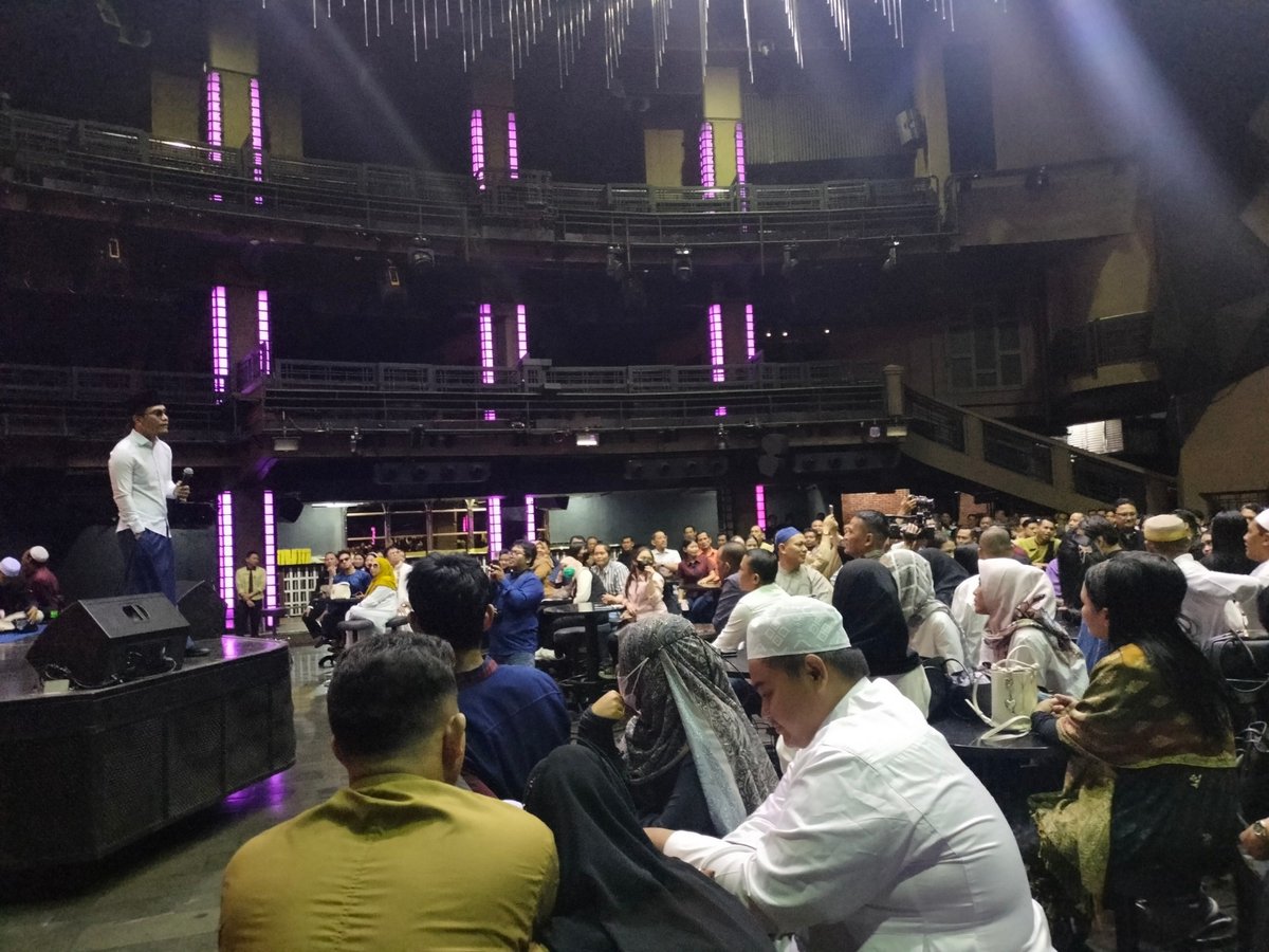Timurnews_id's tweet photo. @GusMiftah245997

Gus Miftah Buka Puasa di Colosseum Jakarta, Tegaskan Dakwah Tanpa Menghakimi https://t.co/36bDJ8hn67 https://t.co/1c4MsI6FjN