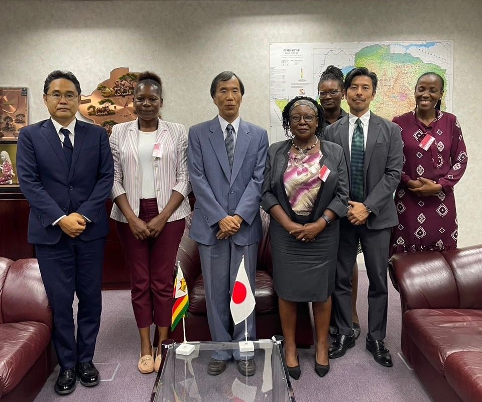 On 20 February, Ambassador Maekawa received a courtesy call from Dr. Divine Ndhlukula, founder and managing director of SECURICO.
She is a past President of the Zimbabwe National Chamber of Commerce and recently  appointed Chancellor of the Women’s University in Africa.