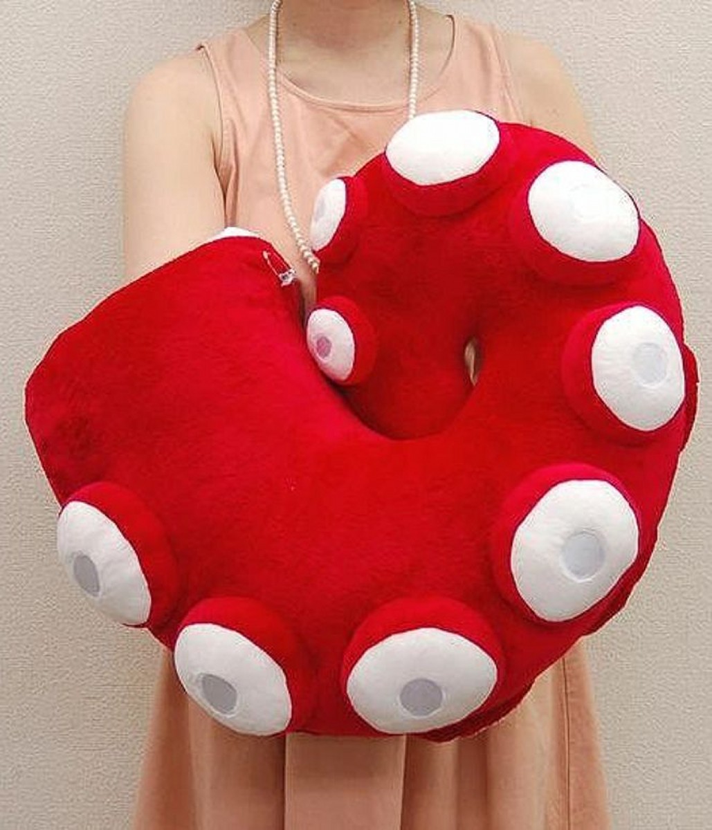 hinekurebow's tweet photo. 「タコの手クッション」発売中！ https://t.co/pDKyrLj3hl https://t.co/aPqEsyVSN3