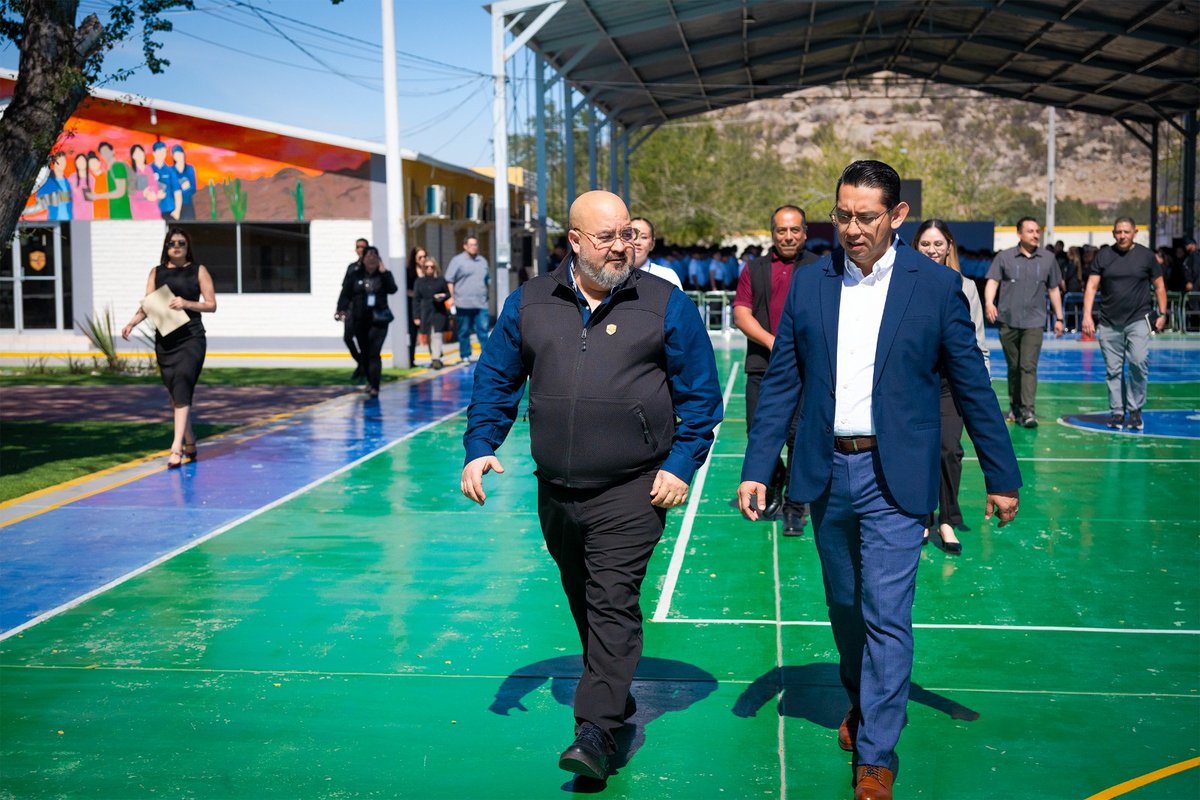 En la Universidad de la Seguridad Pública del Estado de Sonora dimos la bienvenida a la generación Dragón.

Agradecemos al Secretario de Seguridad Pública, Braulio Martínez, por acompañarnos y motivar a nuestros más de 400 cadetes que hoy inician su formación con honor y vocación