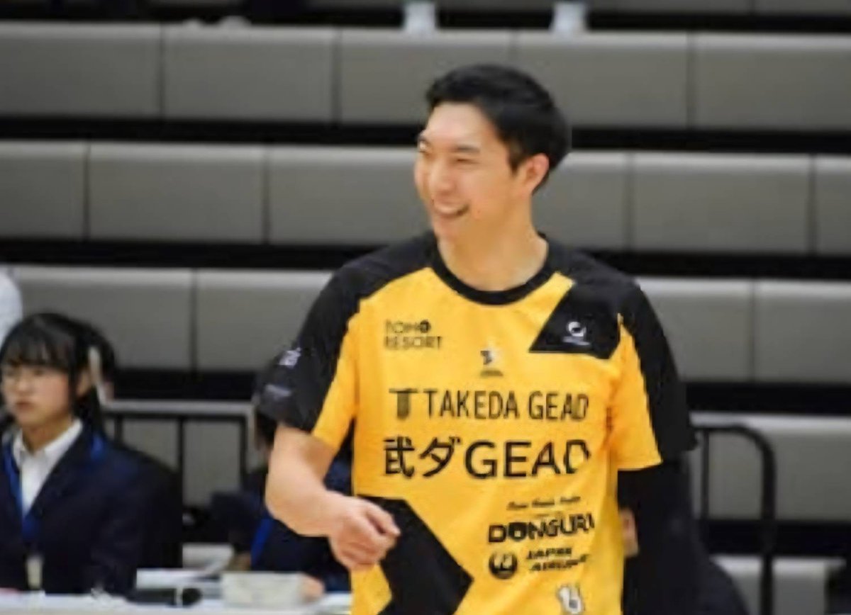 本学出身の選手・スタッフがVリーグで活躍中です！②

写真1枚目:伊庭 笙弘選手
写真2枚目:柳町 逸太選手

また、北海道イエロースターズは小田原アリーナにてレッドスピリッツ川崎さんと試合を行います。両選手が所属する北海道イエロースターズの戦いにぜひご期待ください✨️