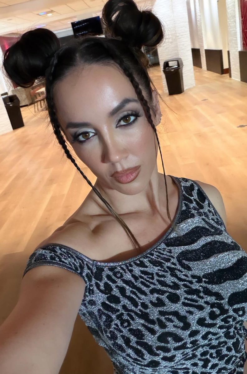 Miss Hot Mess. tweet media