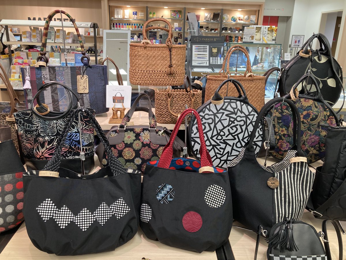 革と布の創作バッグ〈YOKO BRAND〉

革、布等を使い、和・洋どちらの服装にでもお使いいただけるまた軽くて実用性を兼ね備えた「大人可愛い創作バッグ」です
デザイン性だけでなく、使いやすさにもこだわったバッグづくりを心掛けています

3/3まで開催中です🌸

#丸善
#伊勢丹浦和店