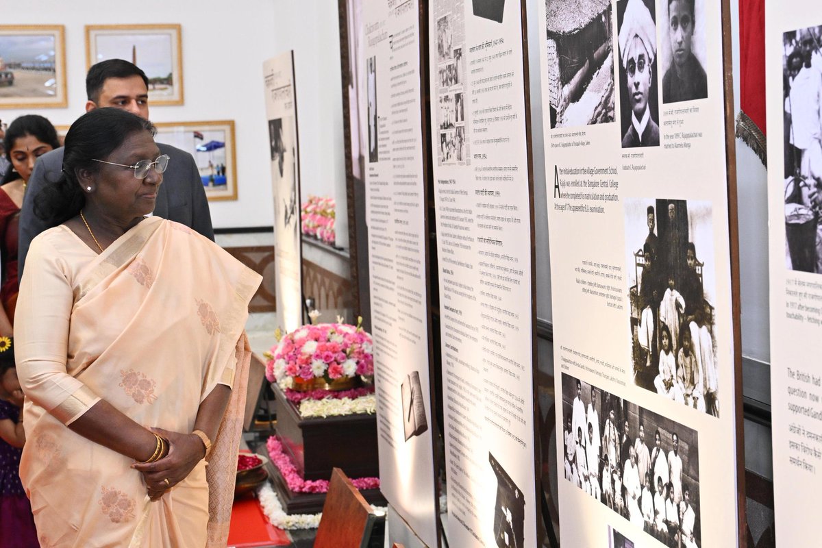 माननीया राष्ट्रपति श्रीमती द्रौपदी मुर्मू जी ने राष्ट्रपति भवन में स्वतंत्र भारत के प्रथम एवं एकमात्र भारतीय गवर्नर-जनरल चक्रवर्ती राजगोपालाचारी ('राजाजी') की प्रतिमा का अनावरण और उनपर आधारित ICHR द्वारा निर्मित प्रदर्शनी का अवलोकन भी किया ।