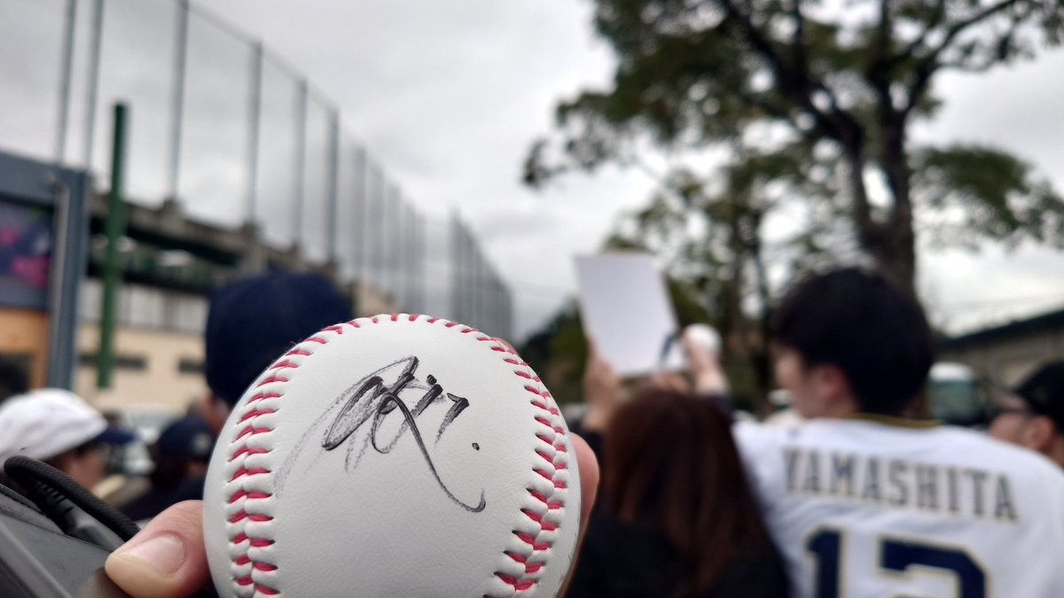 オリックスのキャンプ地にきたら 西川龍馬さんがサインされてて