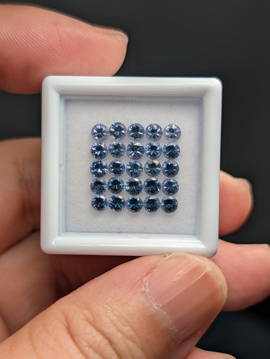 お待たせしました。 美しいスピネルのラウンドピース。 追加しました