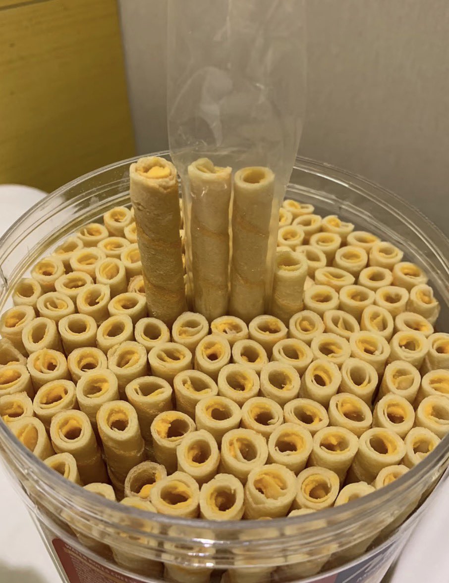 meauwww11's tweet photo. ✨wafer roll
✨astor 
⛓️‍💥 https://t.co/DptTvOBWo8
Klasik, tp paling dicari. coklatnya full, gak pernah gagal.

✨meadows 
⛓️‍💥 https://t.co/svTih1x8lo
renyahnya dapet, isi krimnya gak pelit. Buat isi toples tinggi tuh cakep bgt, keliatan penuh &amp; mewah. https://t.co/aYELMOS6dc