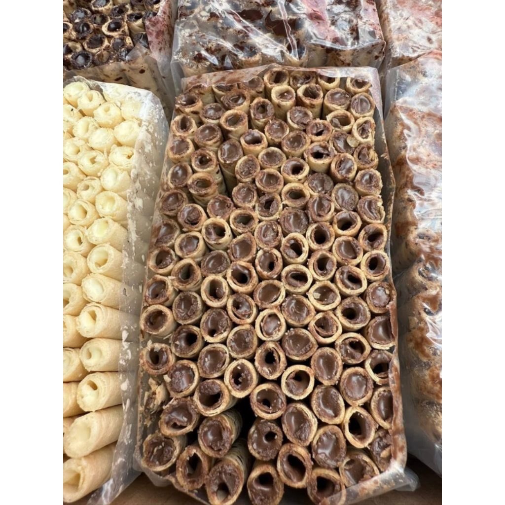 meauwww11's tweet photo. ✨wafer roll
✨astor 
⛓️‍💥 https://t.co/DptTvOBWo8
Klasik, tp paling dicari. coklatnya full, gak pernah gagal.

✨meadows 
⛓️‍💥 https://t.co/svTih1x8lo
renyahnya dapet, isi krimnya gak pelit. Buat isi toples tinggi tuh cakep bgt, keliatan penuh &amp; mewah. https://t.co/aYELMOS6dc