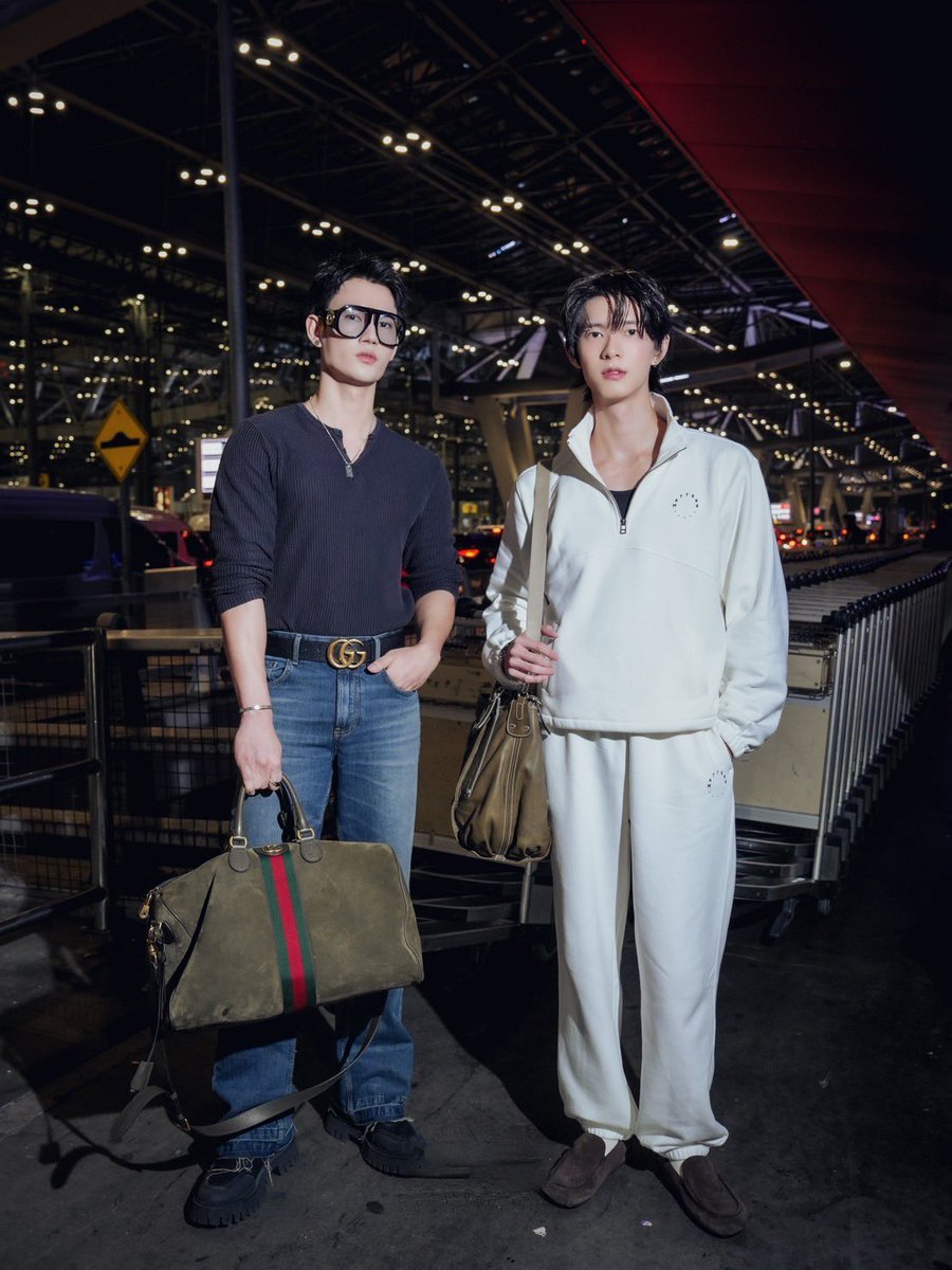 เสิร์ฟลุคคู่!  Airport Look “พูห์ กฤติน และ พาเวล นเรศ” ก่อนบินลัดฟ้าสู่ MILAN FASHION WEEK 2026 ในวันที่ 27 กุมภาพันธ์

POOH IN MFW2026
PAVEL IN MFW2026

#MFW2026xPooh
#MFW2026xPavel
#MilanFashionWeek
#RIZZmagazine