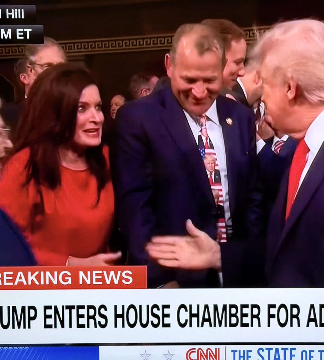 Why do all woman in politics have this insanely devilish/robotic/Hillary Clinton/scary substitute teacher look #stateoftheunion