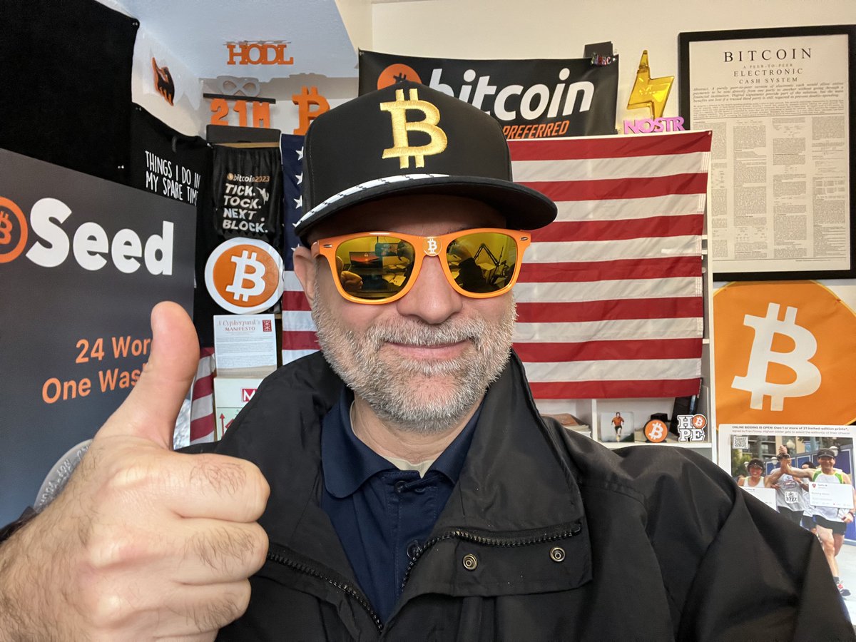 Awesome cap from <a href="/BitcoinCaps21/">BitcoinCaps</a> ! Thank you Sergio <a href="/Martez305/">Sergio Bermudez</a> I shall wear it proudly 😁 🇺🇸🇸🇻