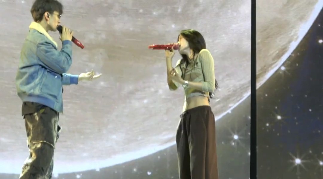 ขอบคุณพี่เช่ที่ลงเบื้องหลังให้ดู(แม้ว่าจะมาแค่ช่วงละวิก็ตาม😣) เราชอบดูภาพ กับวิดีโอช่วงเวลาที่ฝึกซ้อมมากๆ เพราะก่อนที่โชว์ๆนึงจะเกิดขึ้น แล้วกว่าโชว์นี้มันจะออกสู่สายตาทุกคน ทุกอย่างผ่านการคิด การฝึกซ้อมด้วยกันหลายต่อหลายครั้ง แม้รอบจริงมันเกิดอุปสรรคขึ้น