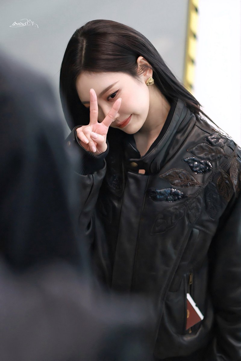 AndusMui's tweet photo. 260225 ICN

NINGNING EMBRACES GUCCI
#NINGNINGxGucci #MFW
#NINGNING #aespa #닝닝
#에스파 #寧藝卓 #宁艺卓 https://t.co/88UxOuAKLt