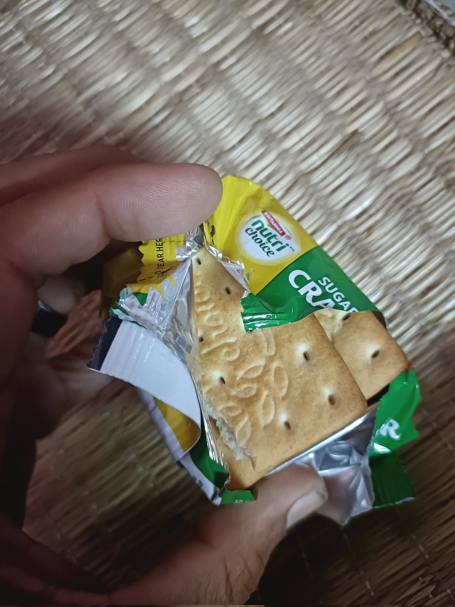 ak_digital1461's tweet image. Very disappointed with this purchase. I bought a packet of Britannia biscuits but the packet had only half the biscuits inside.
Quality check should be better.

Please look into this issue.

#Britannia #CustomerComplaint #QualityIssue
@BritanniaIndLtd