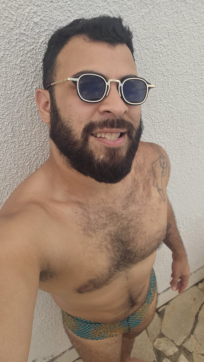 ChristMoraes's tweet image. #bodypositivity #PoolParty #PrideMonth um dia de sol....