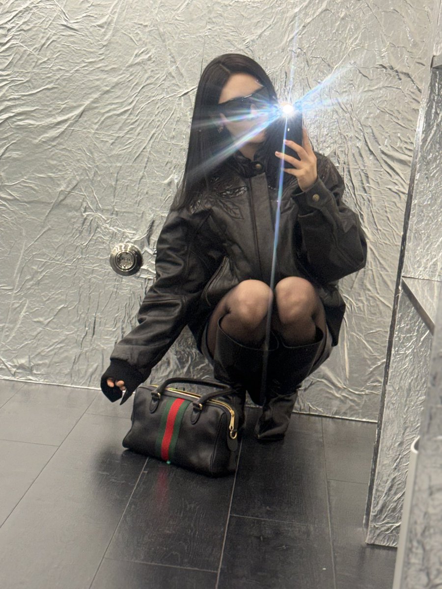 มิลานฟชวครั้งที่สองของคุณ NINGNING เรามาเต็มที่กันนะทุกคน เหมือนฝันมากเลยอะจริงๆ 

NINGNING EMBRACES GUCCI
#NINGNINGxGucci #MFW