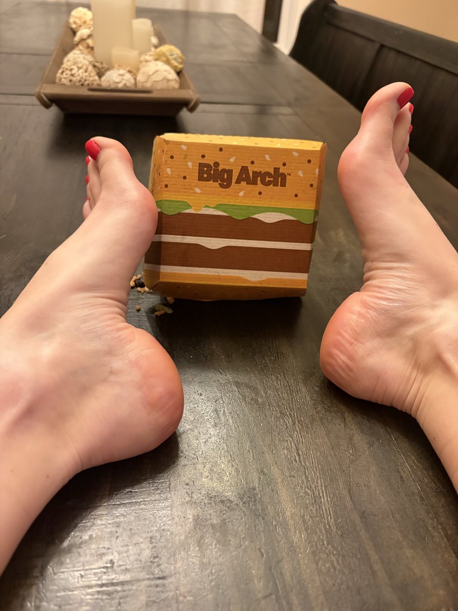 Teacher Feet tweet media