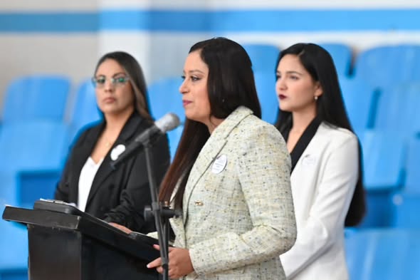 El_Clarinete's tweet image. “Nuestras niñas y niños son ejemplo de disciplina y amor por México”: Lucero Espinoza #Pabe tinyurl.com/4mrr5ph4