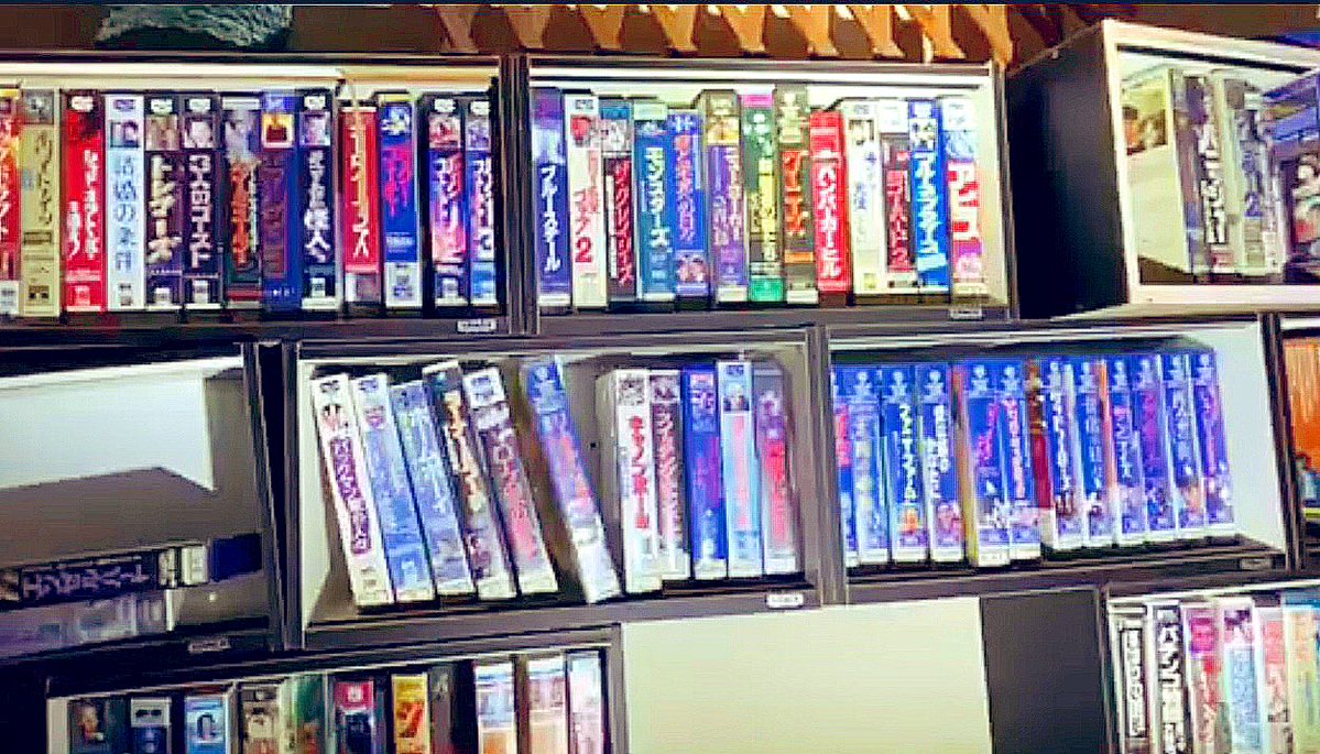激レアVHSの揃ってる廃墟 前に行った整理🤔 古き良きノスタルジック…と