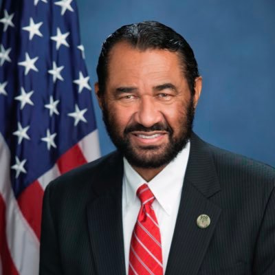 Chicago1Ray's tweet image. They just expelled Al Green from the house chamber.... he tried holding up a sign, but house members were trying to yank it out of his hand, while being shown the door by the Sergeant of Arms 

Raise your hand ✋️ if you want Speaker Johnson to bring an expulsion vote on Green