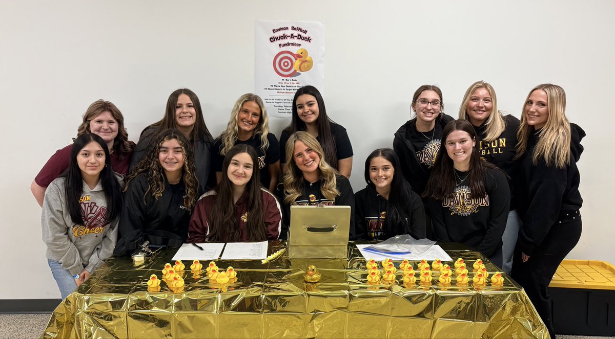 SoftballDavison's tweet photo. Successful chuck-a-duck night! 
Huge thank you to our sponsors.  Cottage Inn Pizza, Italia Gardens, K &amp; C’s Special T’s, Big John’s Steak and Onion, Jersey Mike’s, and Advanced Physical Therapy. https://t.co/OF0FHXg5Ek