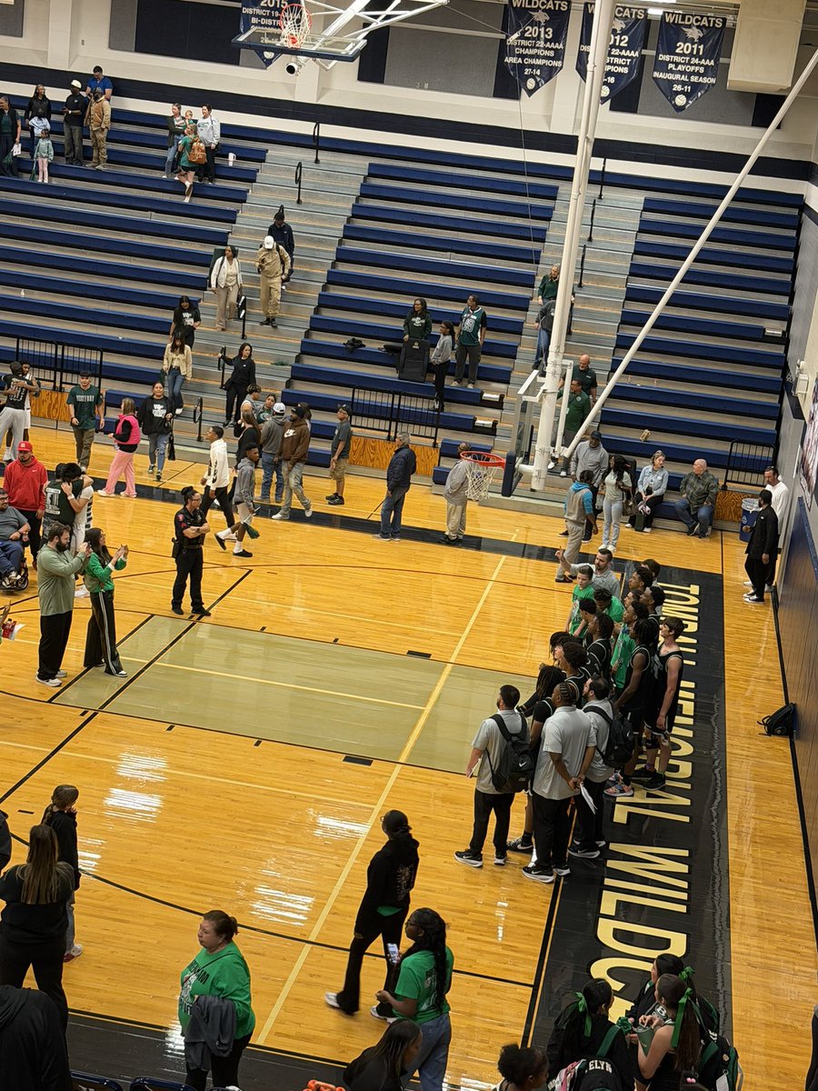 Mrs.CoachToliver tweet media