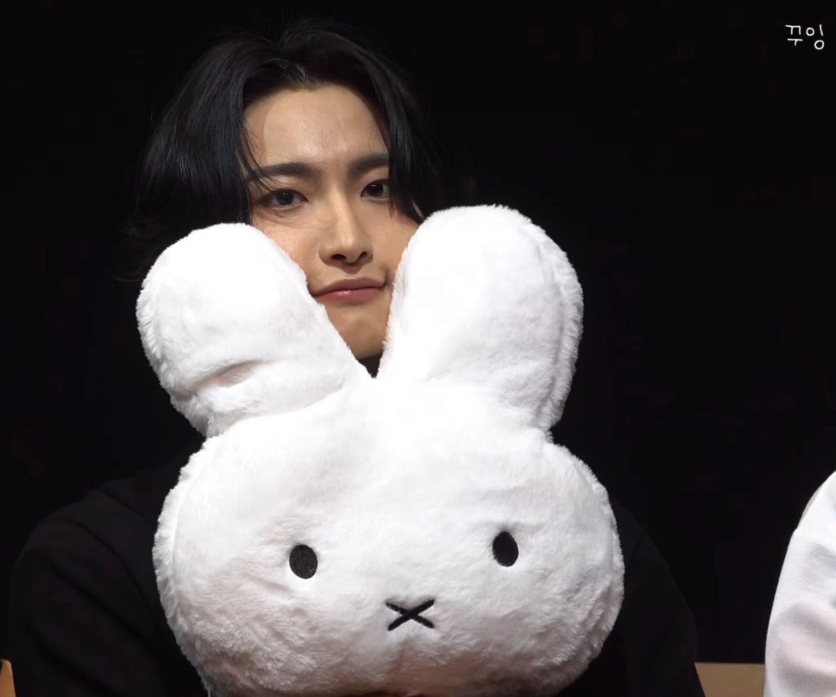 this is the most pretty little girlfriend seonghwa of all time 🐇