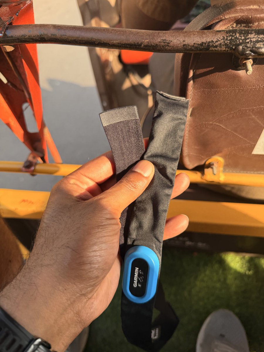 filtercoffee's tweet photo. Yo @Garmin @GarminFitness, what's this weird failure point where the glue snaps off on the HRM-Tri strap? https://t.co/GZicfHfS3G