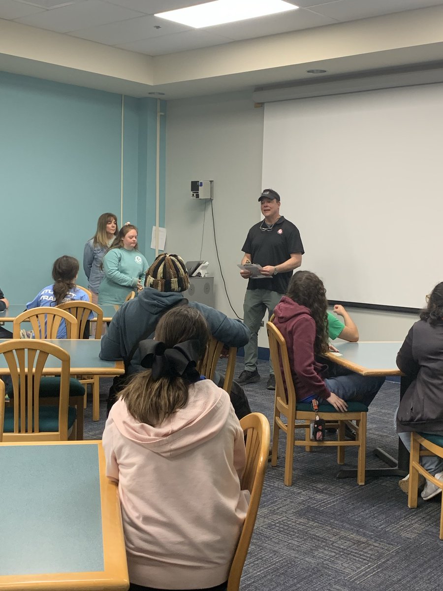 NISDReddix's tweet photo. Yesterday our @NISDReddix young adults training for work, had the opportunity to hear from the owners of @themermaidcafe !   The message:  
Follow your DREAMS!  
Work HARD!  Big thanks to Leah &amp; her parents ! @NISD @NISDSpecialEd https://t.co/ZO0QPDgFL1