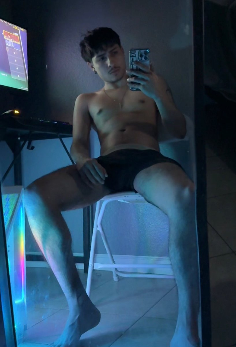 ValentinoDivino's tweet photo. Latino gamer near you https://t.co/cDWOwXyXva
