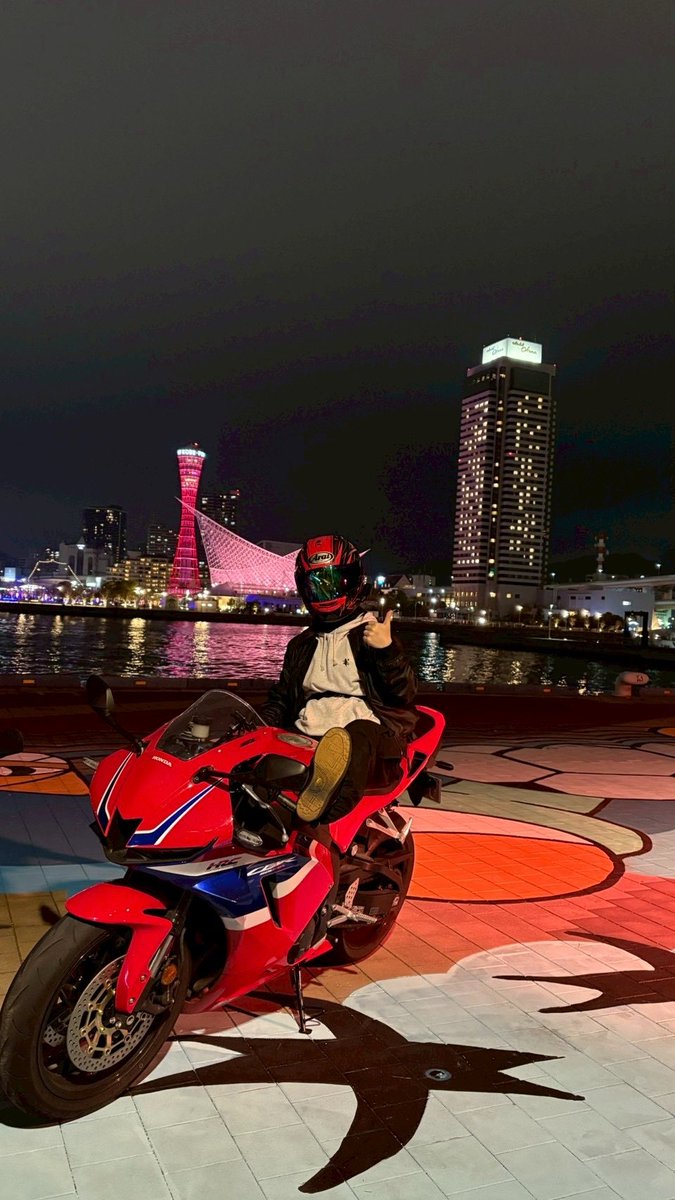 2273849y's tweet photo. ヘルメットかぶったら性別不明⛑️ https://t.co/MBcaWq0kGG