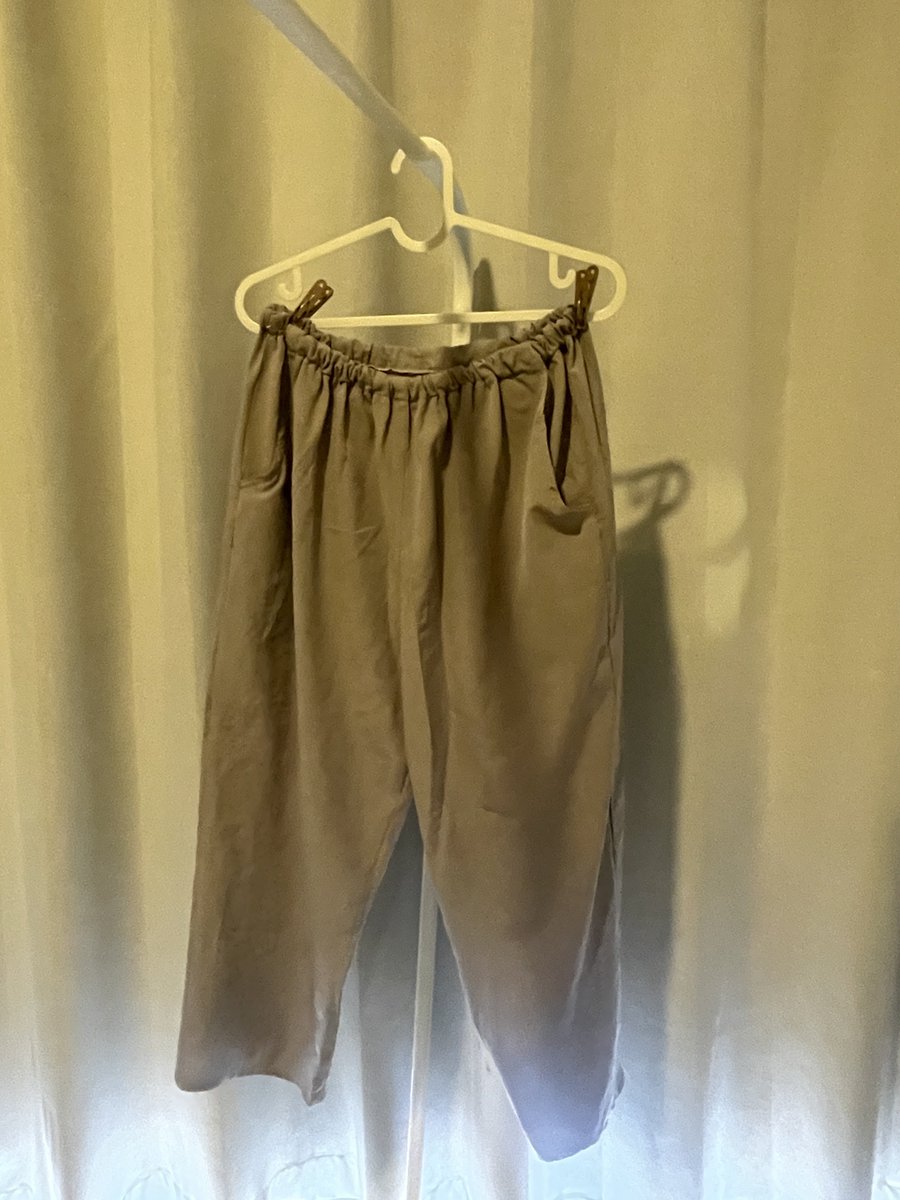 hjymuse's tweet photo. — pants 3: sm woman trousers (P200)
— pants 4: wide leg joggers (P100)
— pants 5: black velvet straight cut (P180)
— pants 6: hotkiss ripped jeans (P200) https://t.co/TXsh15iEp8