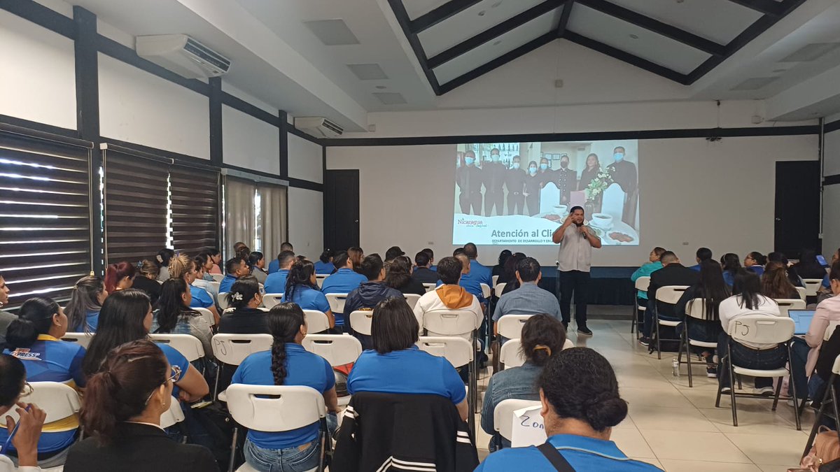 Colaboradores de las tiendas Super Express de Managua, fortalecen sus capacidades a través de la capacitación sobre "Atención al Cliente", impartida por Intur 👥

#NicaraguaFascinanteIrresistible 
#Managua
