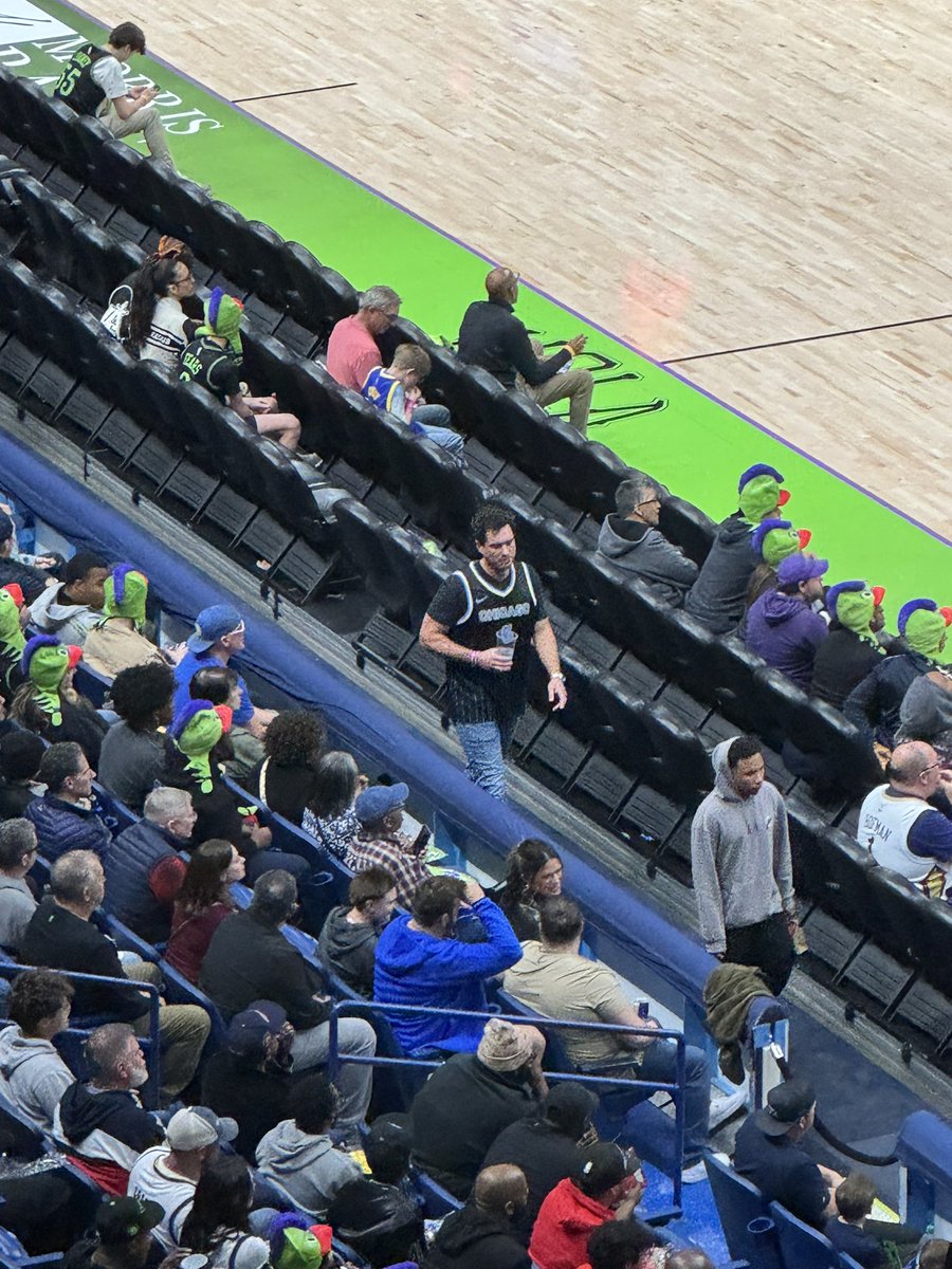 relmyers's tweet photo. And look who is here tonight for Warriors vs Pels in an Angel Reese jersey. https://t.co/ekO2pm8LB6